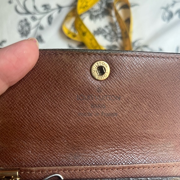 Louis Vuitton 4 Ring Key Holder - Picture 4 of 10